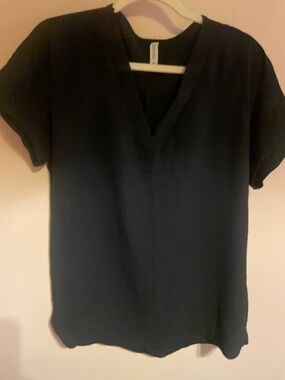 Women's Black V-Neck Short Sleeve Blouse